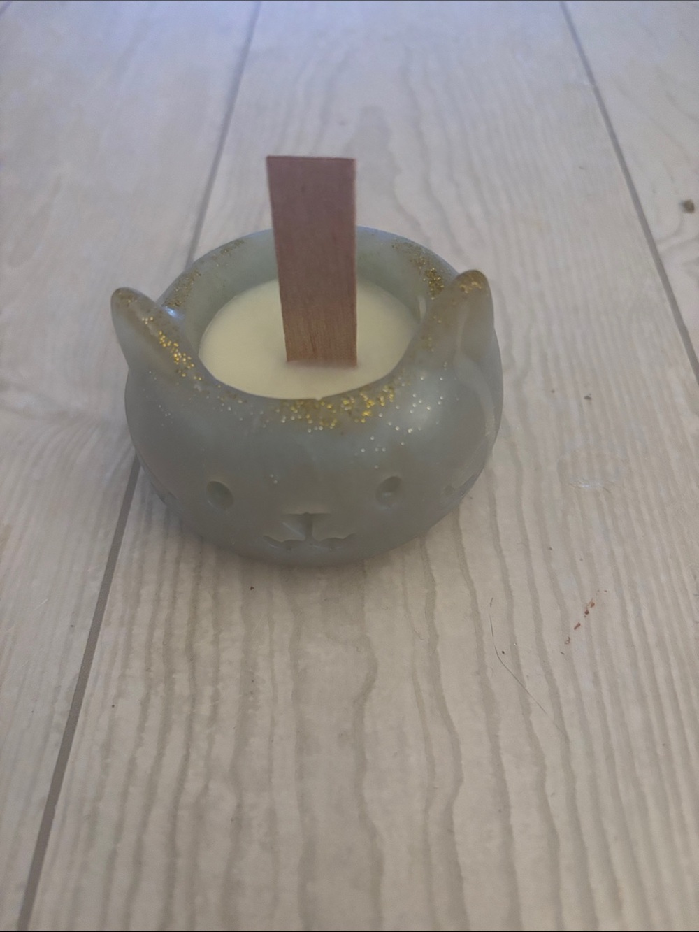 Handcrafted Cat-Shaped Soy Candle — Light Gray with Gold Accents